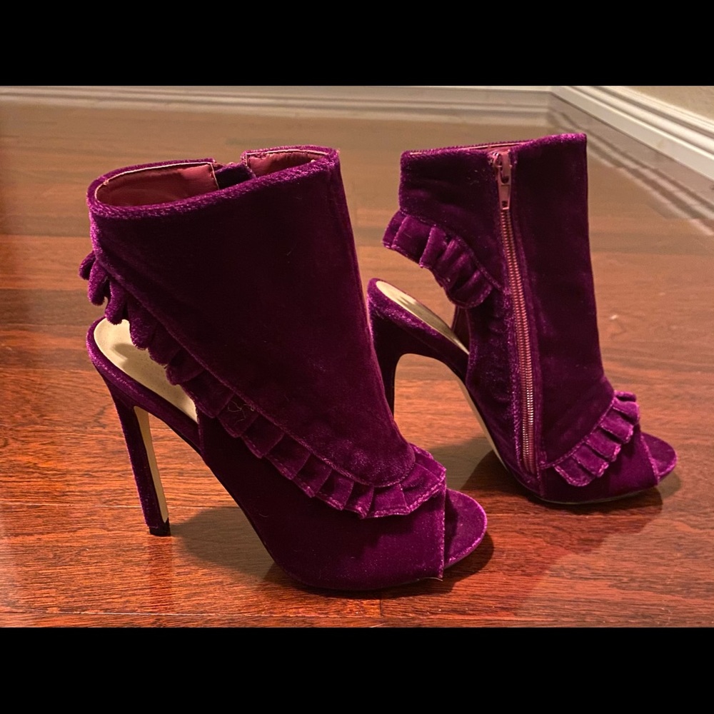 Shoe dazzle size 8